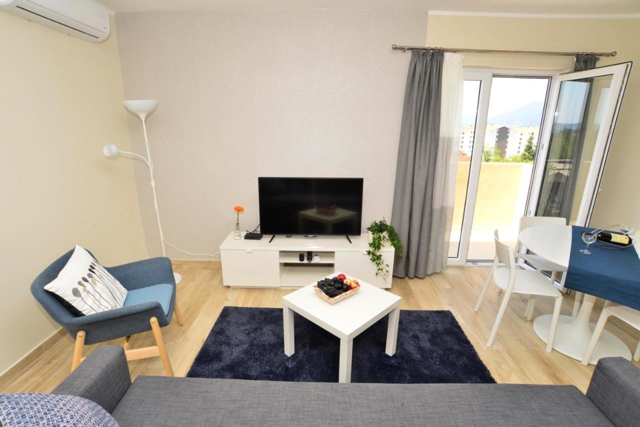 Apartman Bradasevic Tivat Buitenkant foto