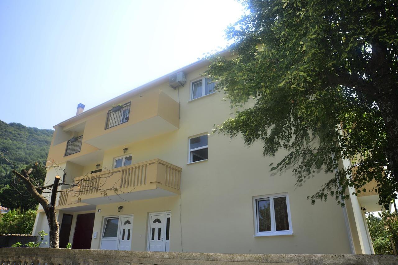 Apartman Bradasevic Tivat Buitenkant foto