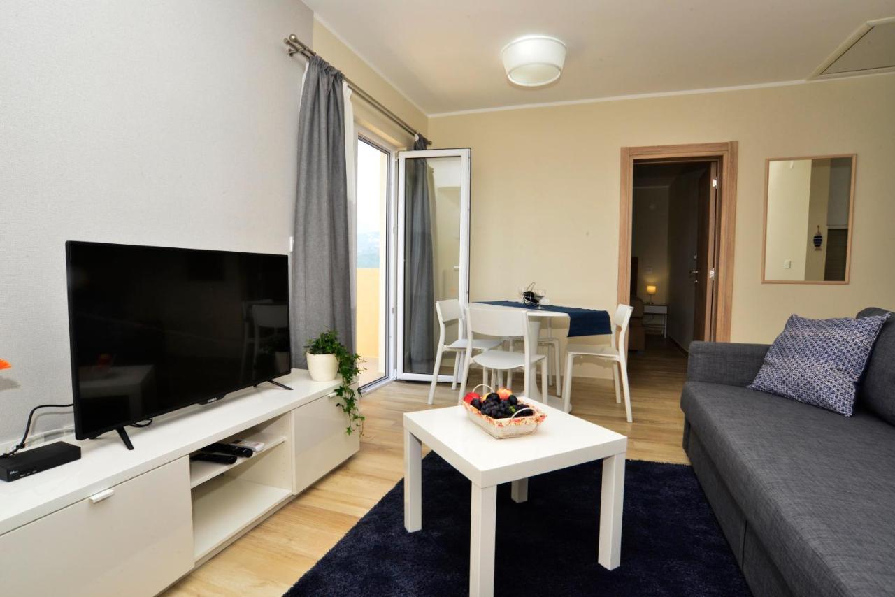 Apartman Bradasevic Tivat Buitenkant foto