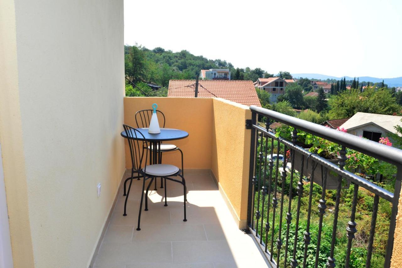 Apartman Bradasevic Tivat Buitenkant foto