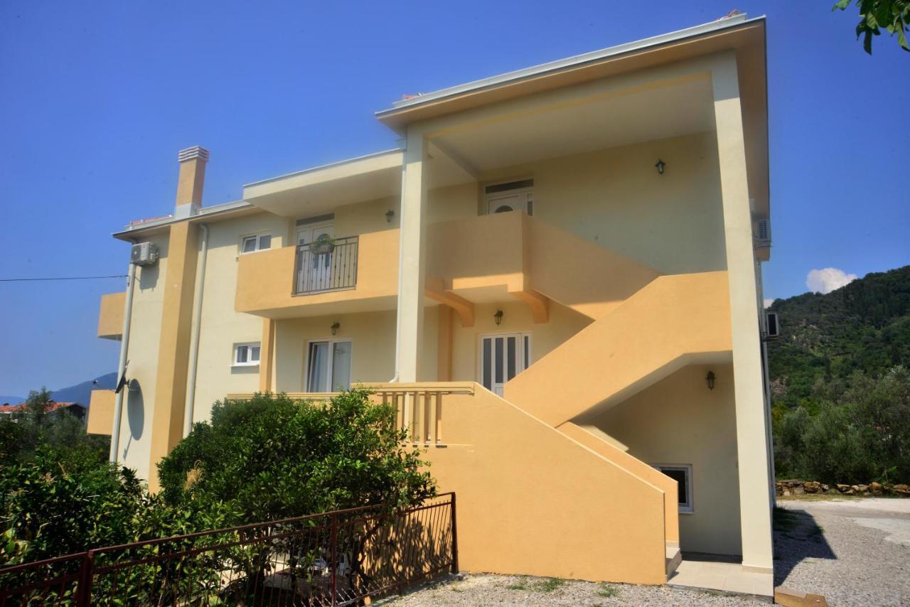 Apartman Bradasevic Tivat Buitenkant foto