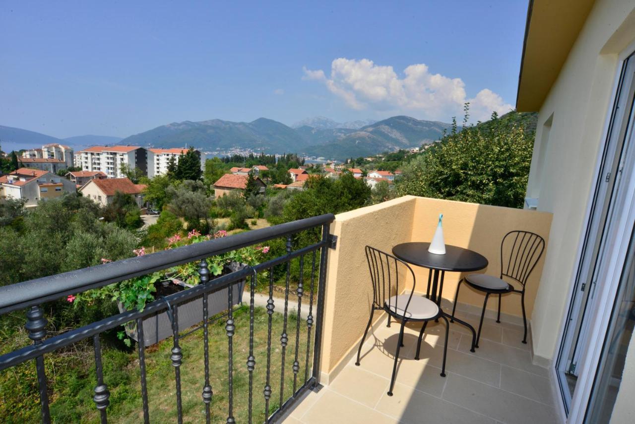 Apartman Bradasevic Tivat Buitenkant foto