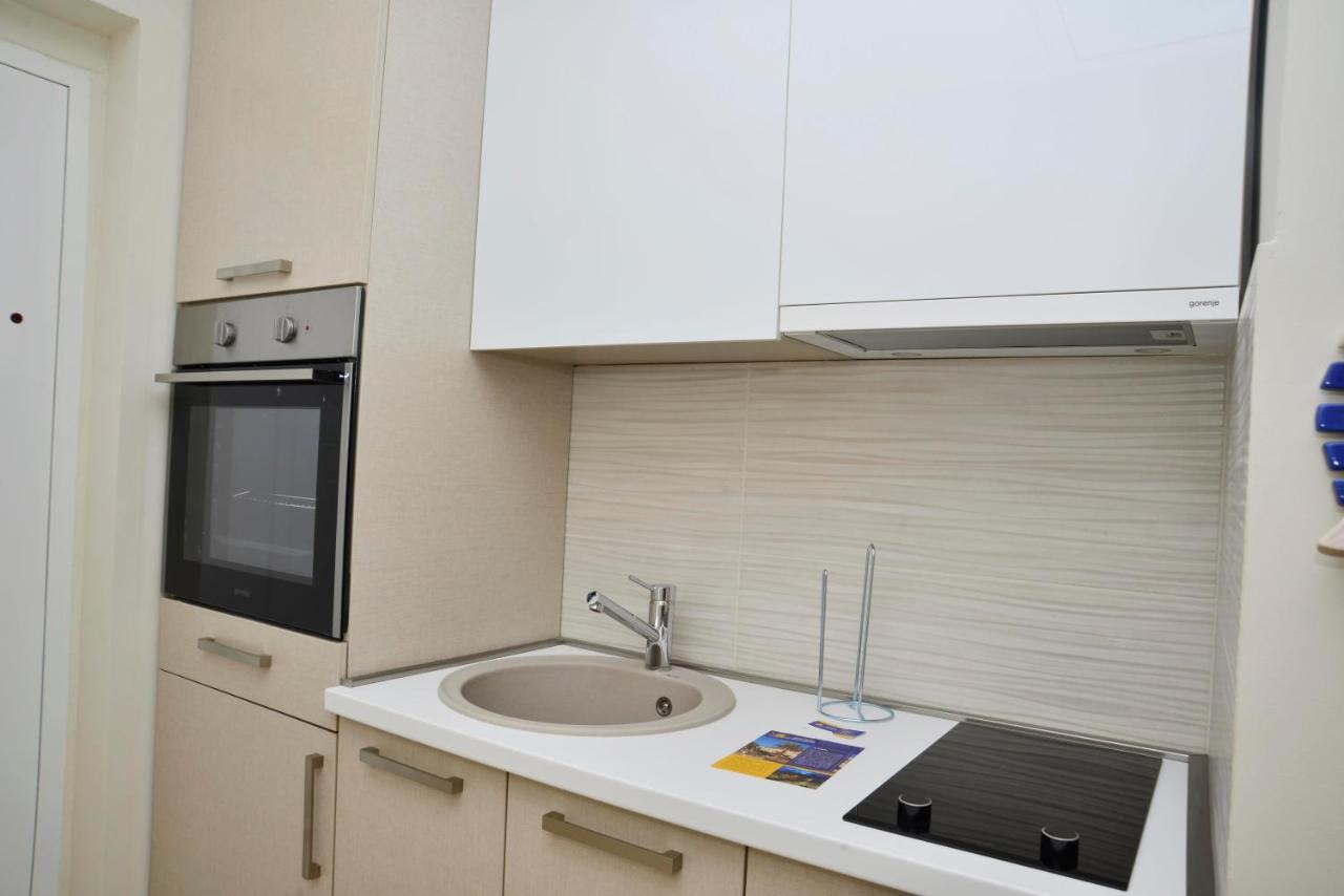 Apartman Bradasevic Tivat Buitenkant foto