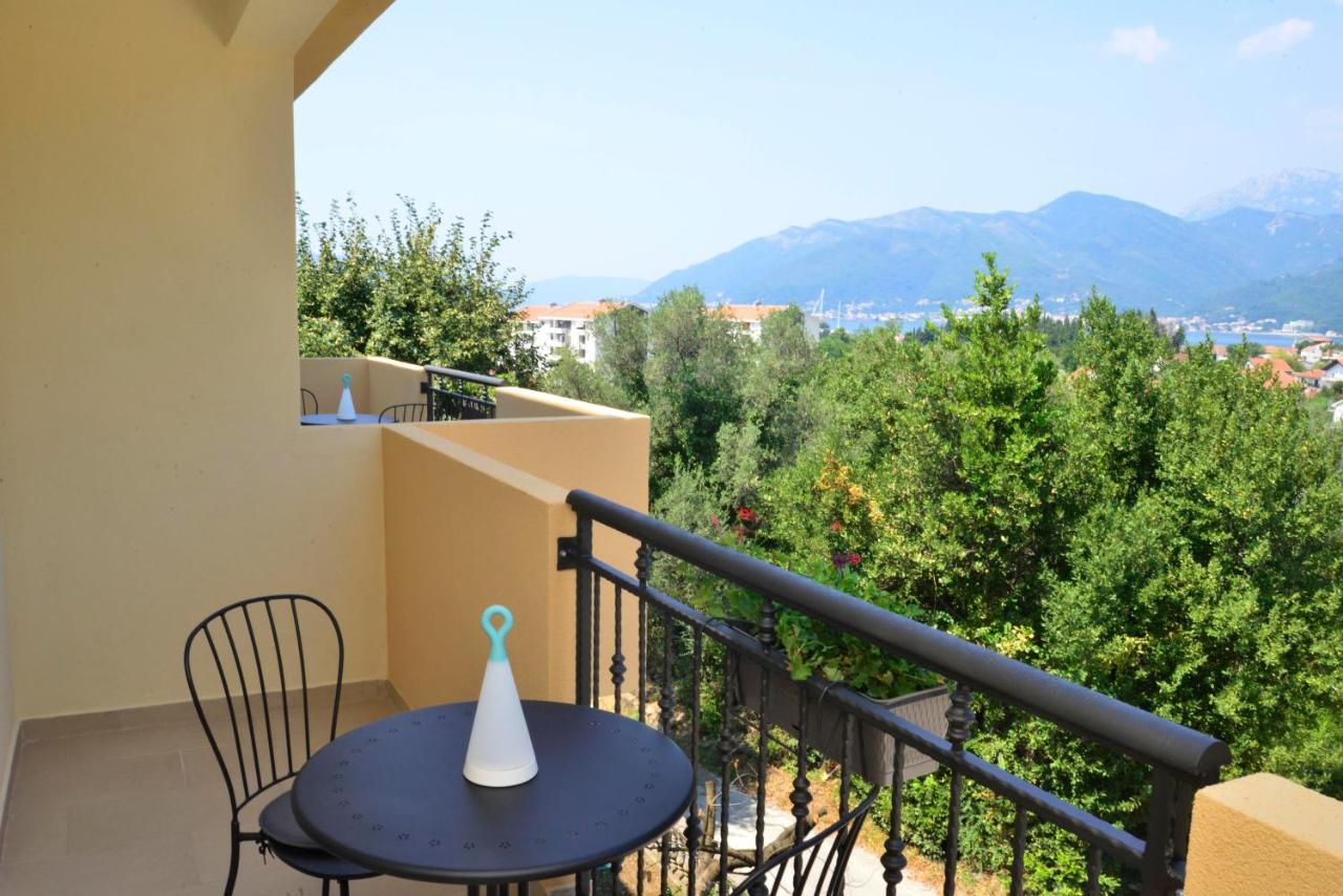 Apartman Bradasevic Tivat Buitenkant foto