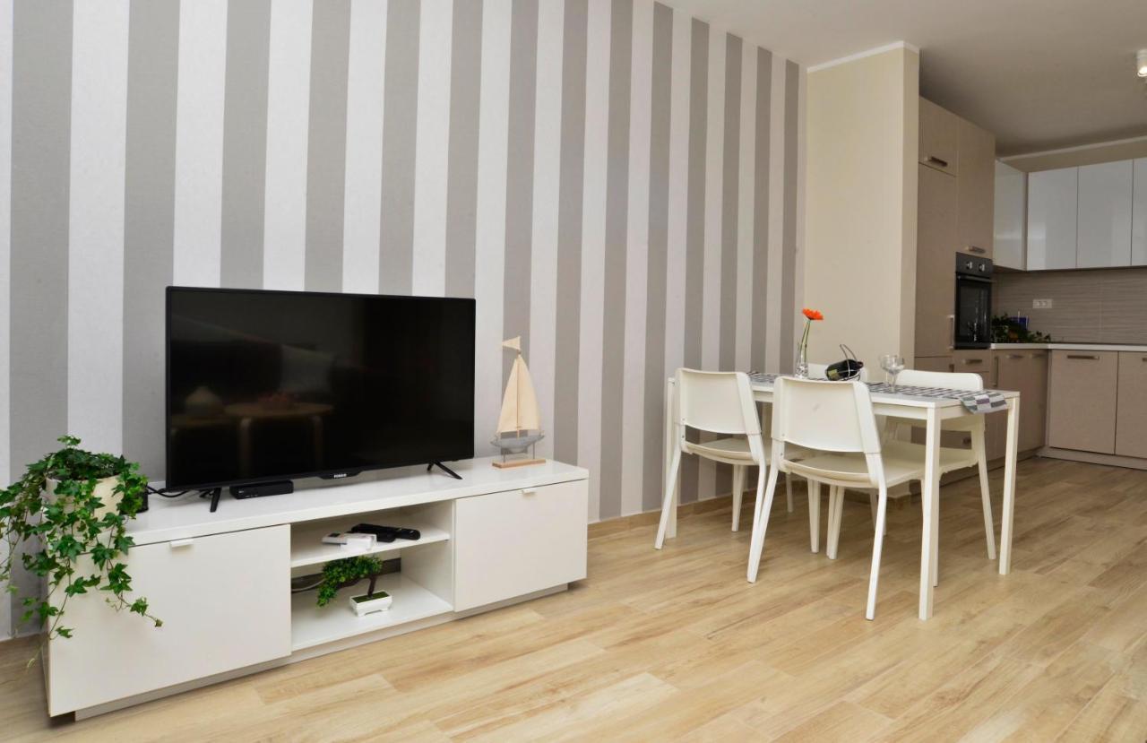 Apartman Bradasevic Tivat Buitenkant foto