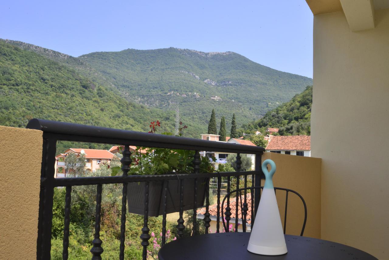 Apartman Bradasevic Tivat Buitenkant foto