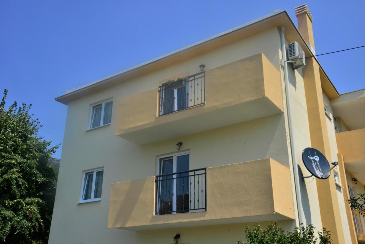 Apartman Bradasevic Tivat Buitenkant foto