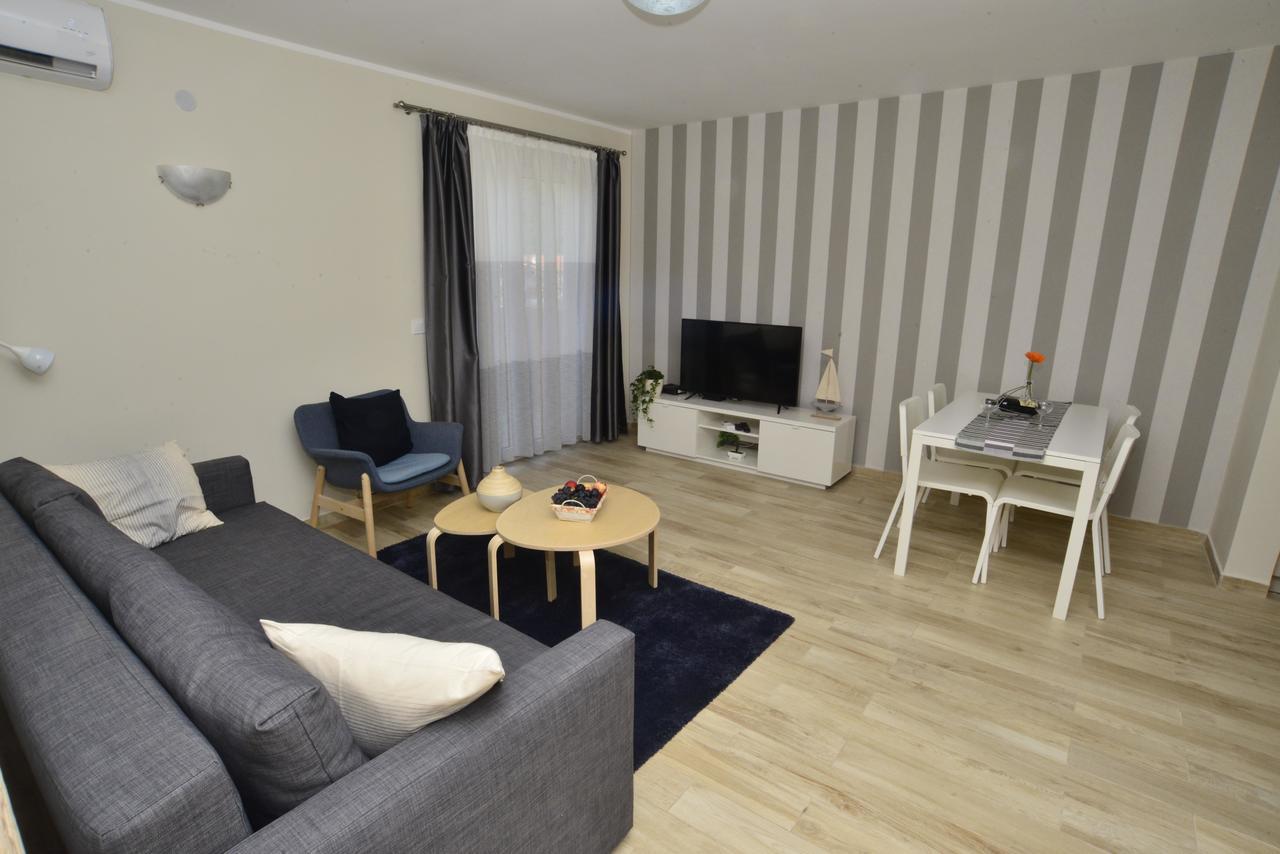 Apartman Bradasevic Tivat Buitenkant foto