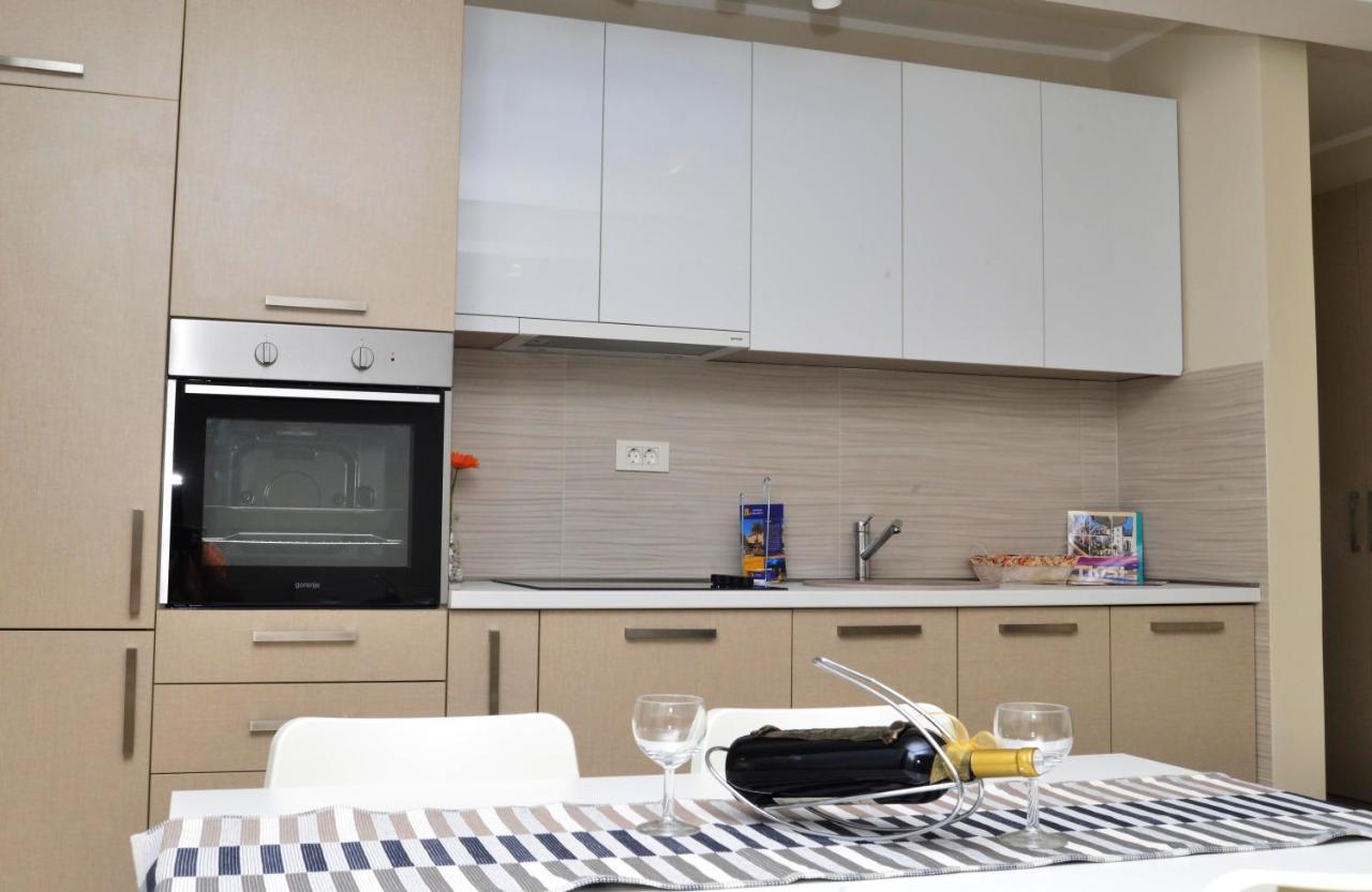 Apartman Bradasevic Tivat Buitenkant foto