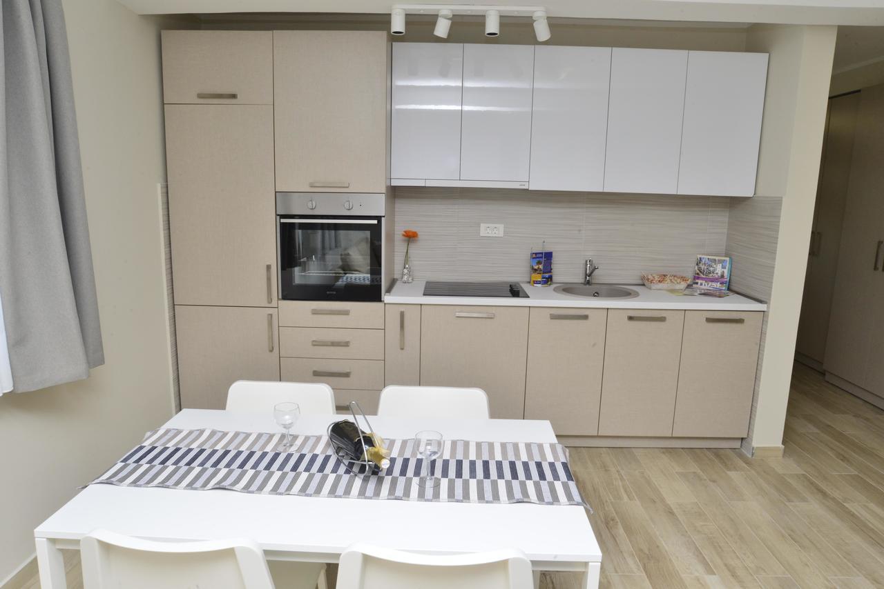 Apartman Bradasevic Tivat Buitenkant foto