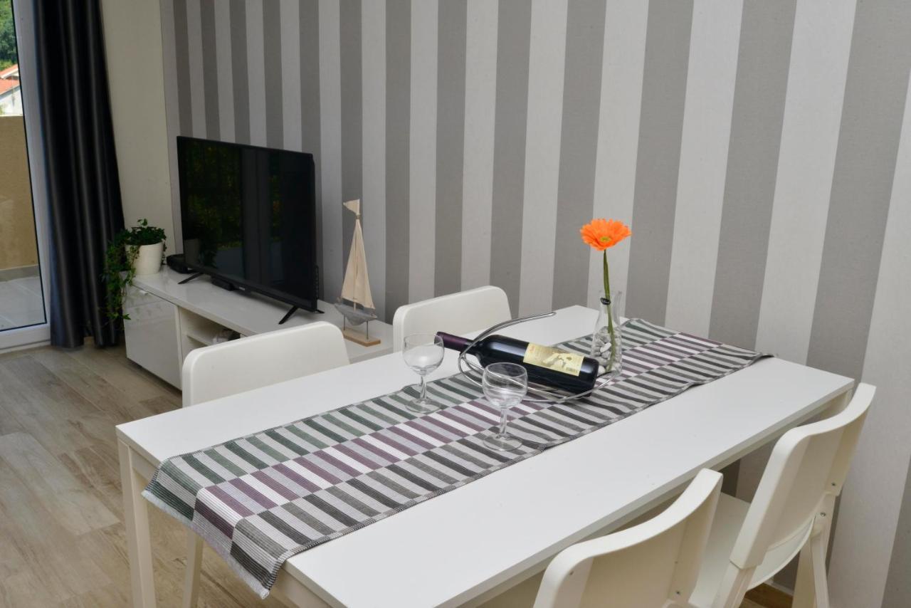 Apartman Bradasevic Tivat Buitenkant foto