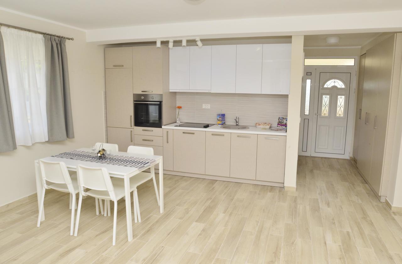 Apartman Bradasevic Tivat Buitenkant foto