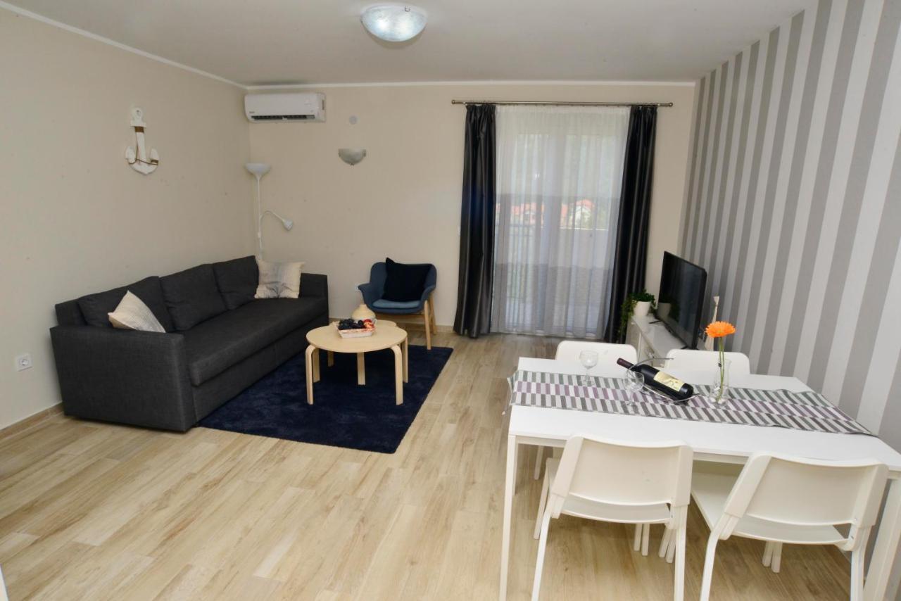 Apartman Bradasevic Tivat Buitenkant foto